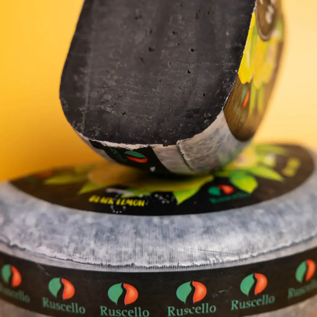 Ser holenderski Gouda Ruscello z dodatkiem czarnej cytryny 100g